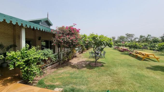 Hotel Sarai Bharatgarh Nohan Luaran gambar