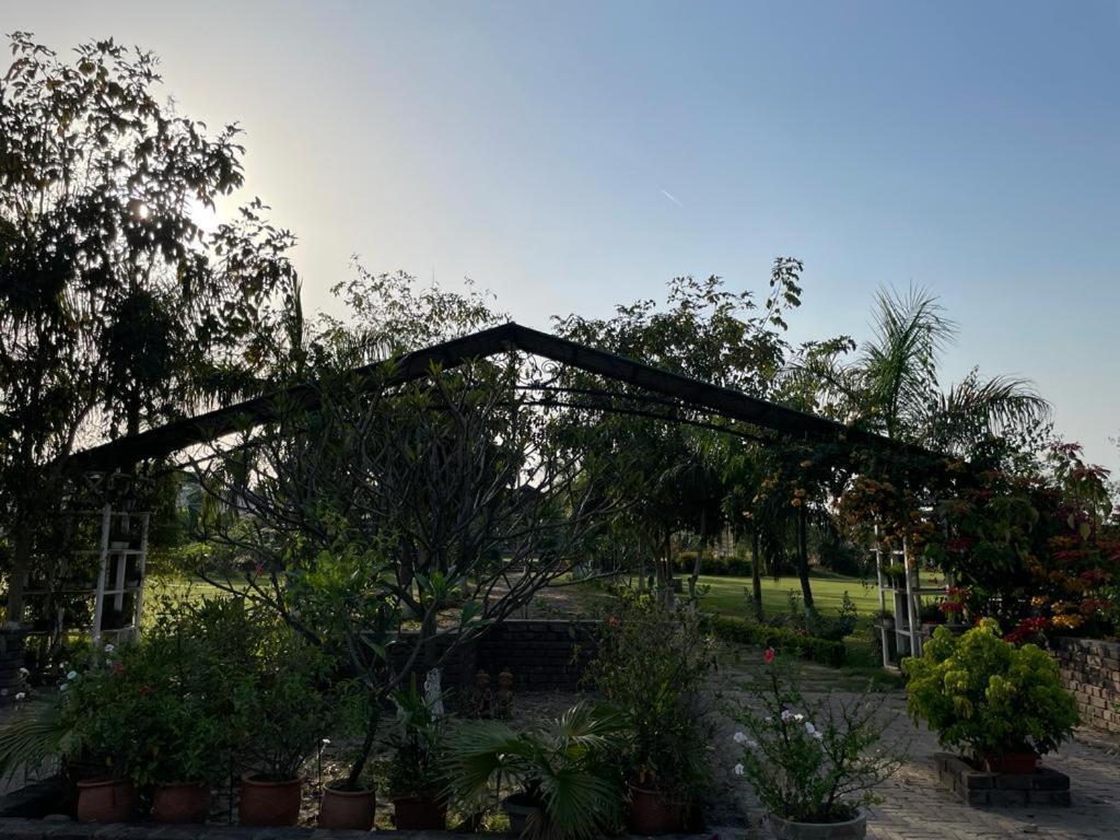 Hotel Sarai Bharatgarh Nohan Luaran gambar